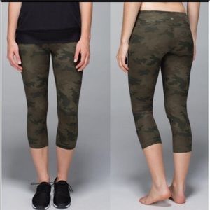 Lulu🍋 RARE Savasana Camo Fatigue Green Crop sz 6